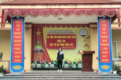 HOẠT ĐỘNG TRẢI NGHIỆM CHỦ ĐỀ “ HƯỞNG ỨNG NGÀY THẾ GIỚI PHÒNG CHỐNG AIDS” CỦA THẦY VÀ TRÒ TRƯỜNG THCS HẢI QUANG